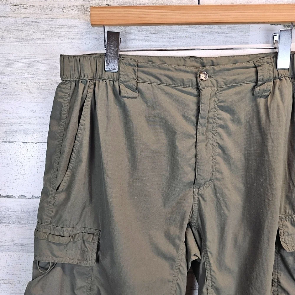 The North Face Mens Cargo Shorts Large Green Outdoor Adventure Nylon Hiking